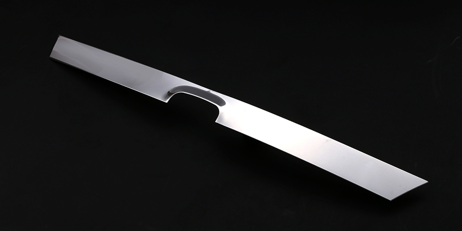 REAR EMBLEM TRIM